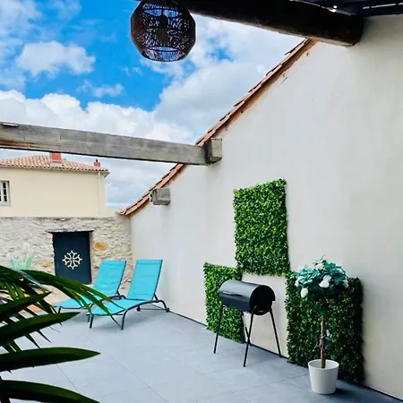 Elegant And Charming Townhouse With Roof Terrace Prázdninový dům Limoux