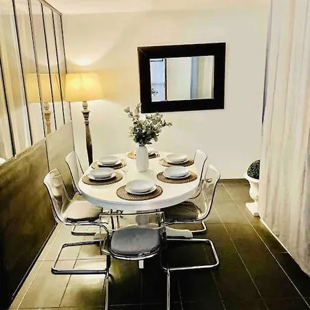 Elegant And Charming Townhouse With Roof Terrace Prázdninový dům Limoux