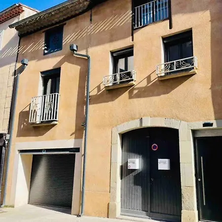Elegant And Charming Townhouse With Roof Terrace *