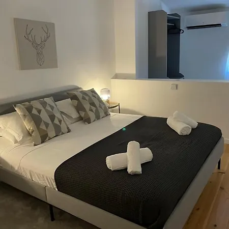 Elegant And Charming Townhouse With Roof Terrace Holiday home *