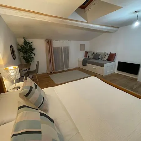Elegant And Charming Townhouse With Roof Terrace Holiday home Limoux