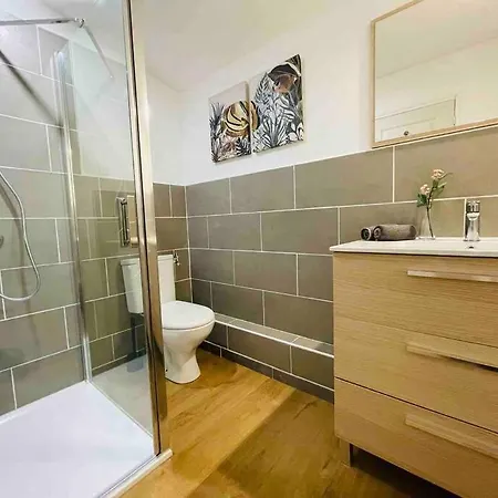 Elegant And Charming Townhouse With Roof Terrace Holiday home