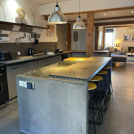 Elegant And Charming Townhouse With Roof Terrace *