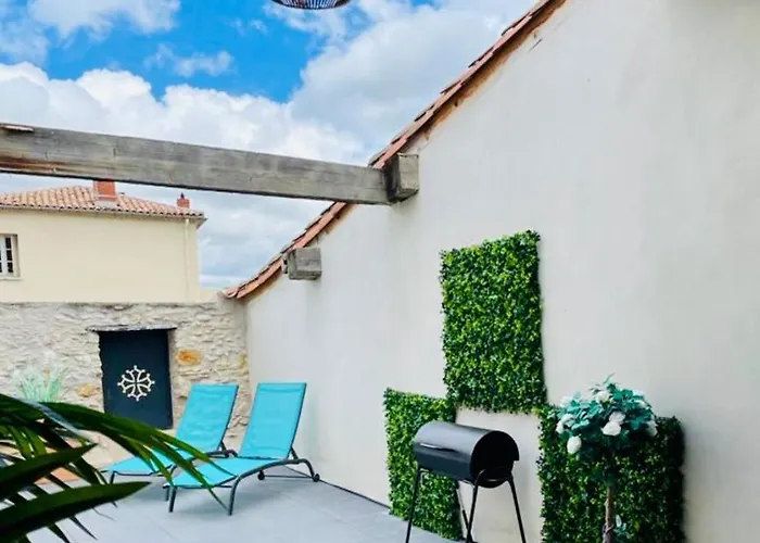 Elegant And Charming Townhouse With Roof Terrace בית נופש לימו