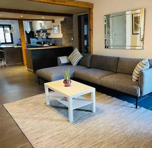 Elegant And Charming Townhouse With Roof Terrace * לימו