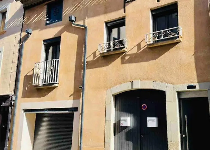 Elegant And Charming Townhouse With Roof Terrace *