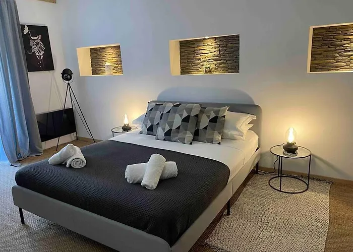 בית נופש Elegant And Charming Townhouse With Roof Terrace *