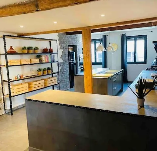 Elegant And Charming Townhouse With Roof Terrace בית נופש לימו